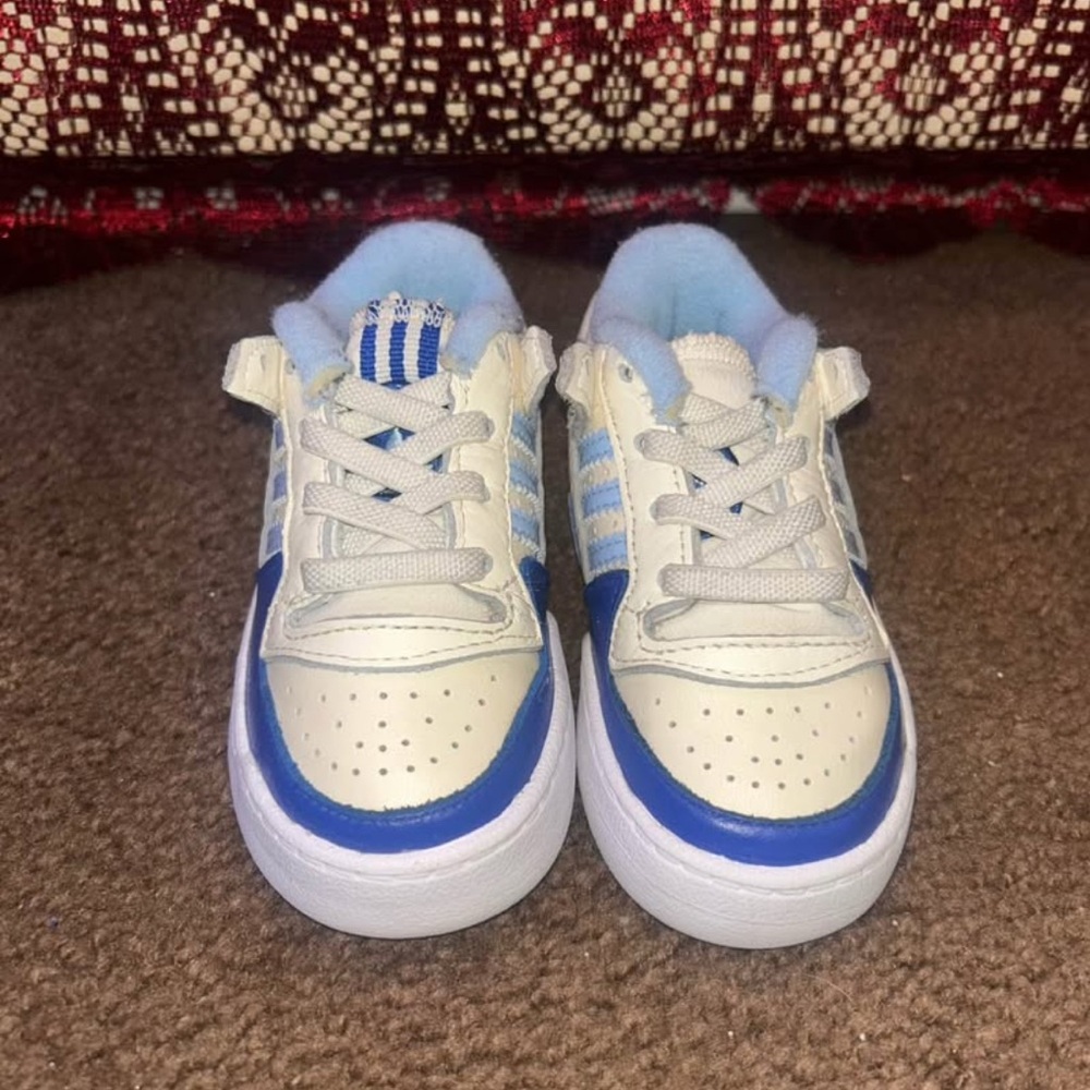 2023
Forum Low Classic J 'White Lucid
Blue'